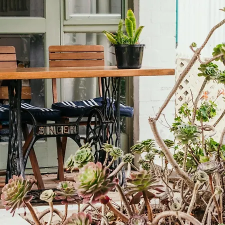 The Wandering Whale Port Fairy Hostel Exterior photo