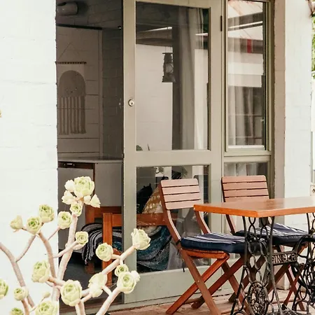 The Wandering Whale Port Fairy Hostel Exterior photo