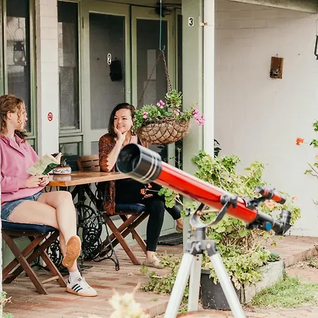 The Wandering Whale Port Fairy Hostel Exterior photo