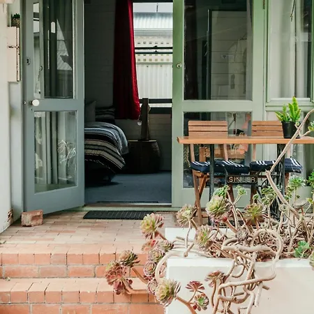 The Wandering Whale Port Fairy Hostel Exterior photo