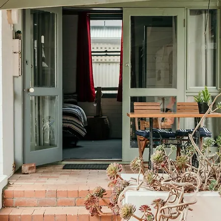 The Wandering Whale Port Fairy Hostel Exterior photo