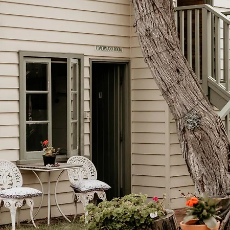 The Wandering Whale Port Fairy Hostel Exterior photo
