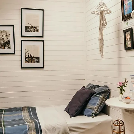 The Wandering Whale Port Fairy Hostel Exterior photo