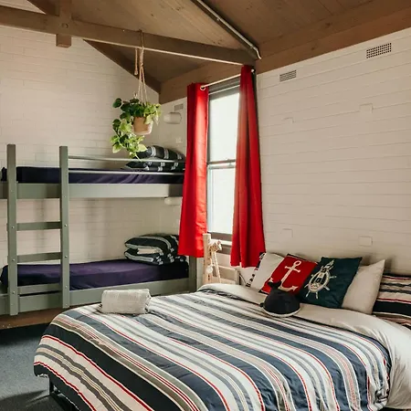 The Wandering Whale Port Fairy Hostel Exterior photo